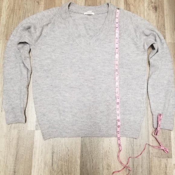 H&M V-neck Sweater XS or Small - Picture 3 of 3